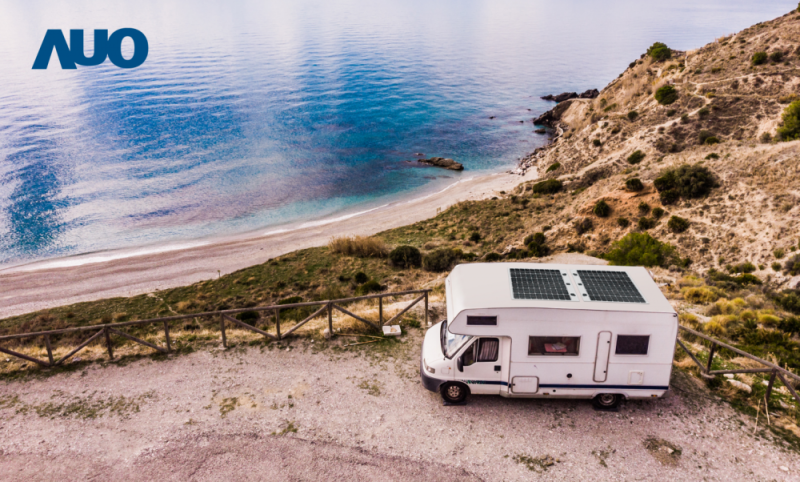 「可撓輕量化太陽光電板SunCurva」使用輕量特殊耐候型複合板取代傳統太陽能板的玻璃前板，不僅降低70%重量，每米平方僅3Kg；具有抗衝擊性能及通過電磁相容性測試，可應用於交通運輸工具，如露營車、遊艇等